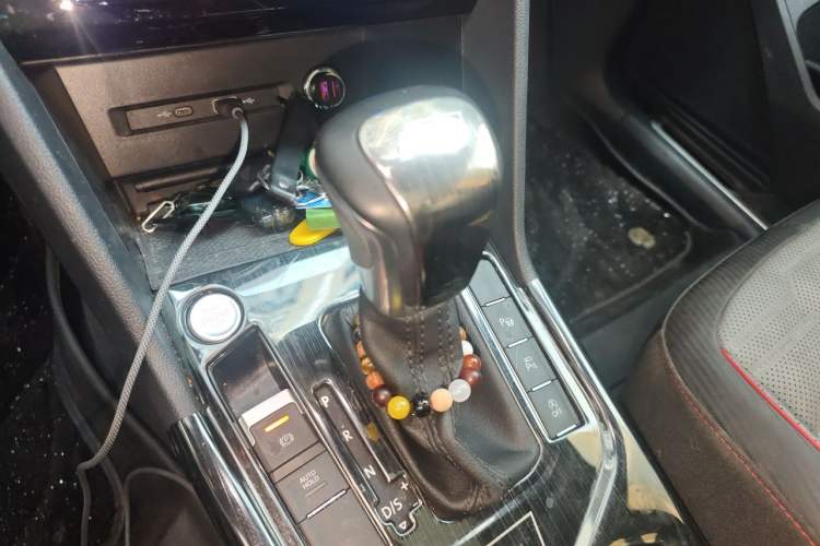 Used Volkswagen Tiguan L 2023 330TSI Automatic Two-Wheel Drive R-Line Flagship Edition Gear Lever
