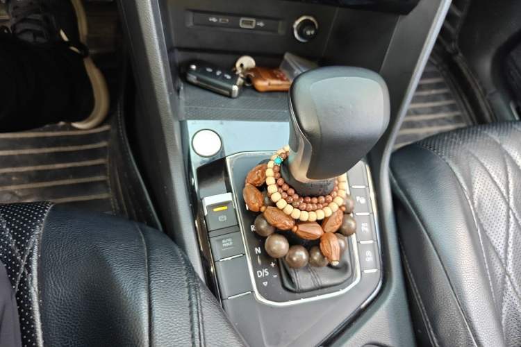 Used Volkswagen Tiguan L 2023 330TSI Automatic Two-Wheel Drive R-Line Enjoyment Edition Gear Lever