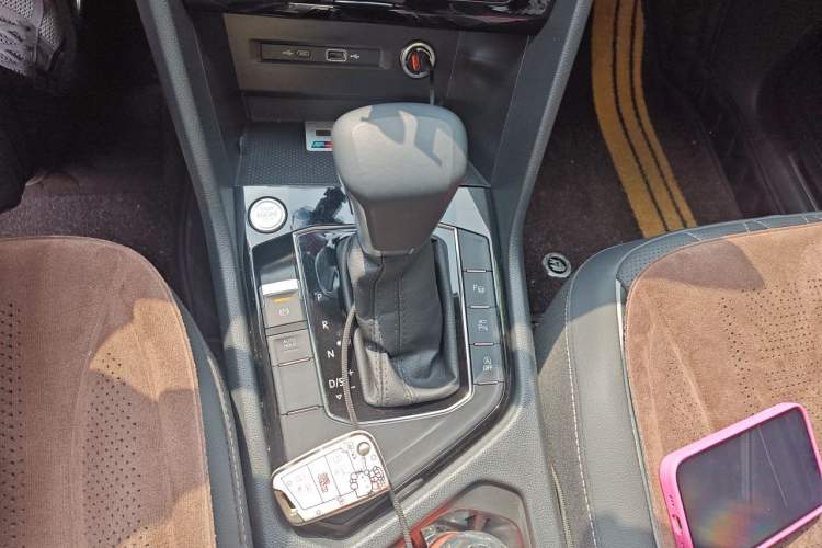 Used Volkswagen Tiguan L 2023 Restyled 330TSI Automatic Two-Wheel Drive R-Line Flagship Edition Gear Lever