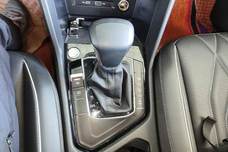 Used Volkswagen Tiguan L 2023 330TSI Automatic Two-Wheel Drive R-Line Enjoyment Edition Gear Lever