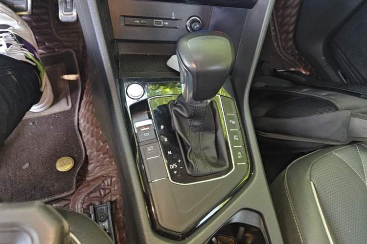 Used Volkswagen Tiguan L 2023 330TSI Automatic Two-Wheel Drive R-Line Enjoyment Edition Gear Lever
