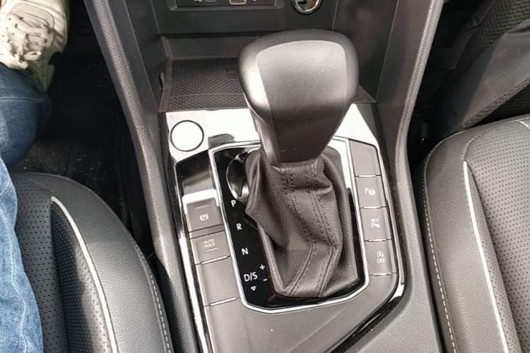 Used Volkswagen Tiguan L 2023 330TSI Automatic Two-Wheel Drive R-Line Enjoyment Edition Gear Lever