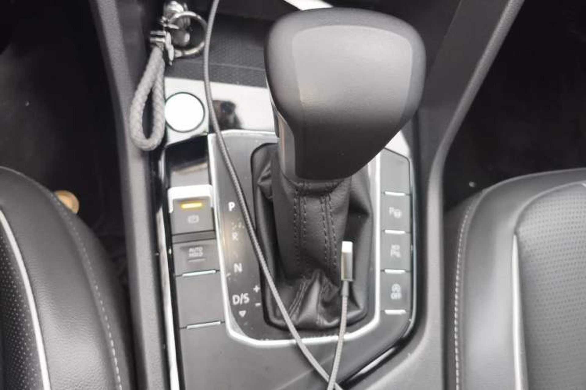 Used Volkswagen Tiguan L 2023 Restyled 330TSI Automatic Two-Wheel Drive R-Line Enhanced Comfort Version Gear Lever