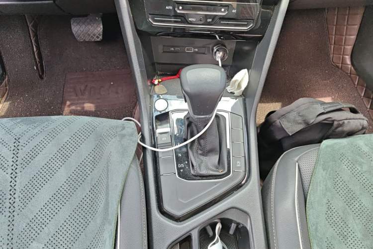 Used Volkswagen Tiguan L 2023 300TSI Automatic Two-Wheel Drive Smart Edition Gear Lever