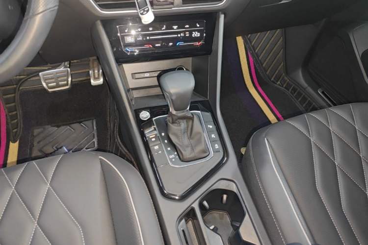 Used Volkswagen Tiguan L 2023 Restyled 330TSI Automatic Two-Wheel Drive R-Line Enhanced Comfort Version Gear Lever