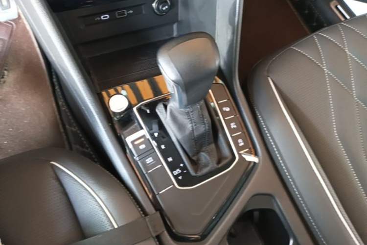 Used Volkswagen Tiguan L 2023 330TSI Automatic Two-Wheel Drive R-Line Enjoyment Edition Gear Lever