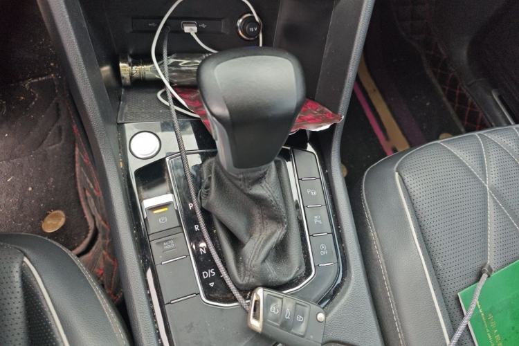Used Volkswagen Tiguan L 2023 330TSI Automatic Two-Wheel Drive R-Line Enjoyment Edition Gear Lever