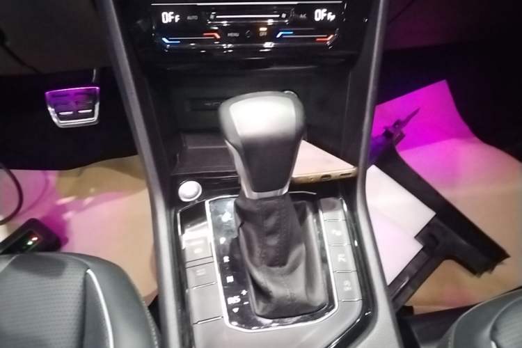 Used Volkswagen Tiguan L 2023 330TSI Automatic Two-Wheel Drive R-Line Enjoyment Edition Gear Lever