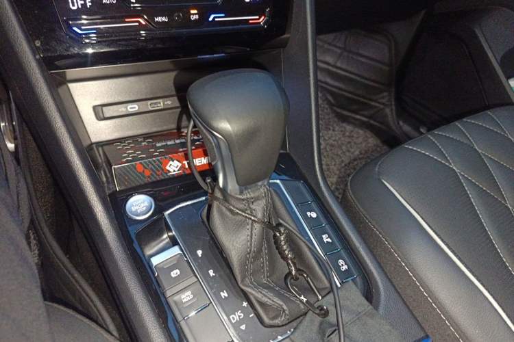 Used Volkswagen Tiguan L 2023 330TSI Automatic Two-Wheel Drive R-Line Enjoyment Edition Gear Lever