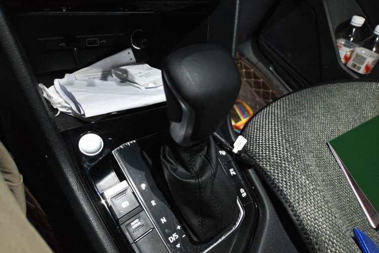 Used Volkswagen Tiguan L 2023 Restyled 330TSI Automatic Two-Wheel Drive R-Line Enhanced Comfort Version Gear Lever