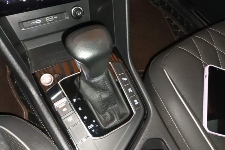 Used Volkswagen Tiguan L 2023 330TSI Automatic Two-Wheel Drive R-Line Enjoyment Edition Gear Lever
