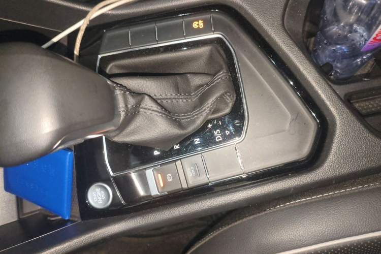 Used Volkswagen Tiguan L 2023 Revised Version 330TSI Automatic Two-Wheel Drive Smart Enjoyment Edition Gear Lever