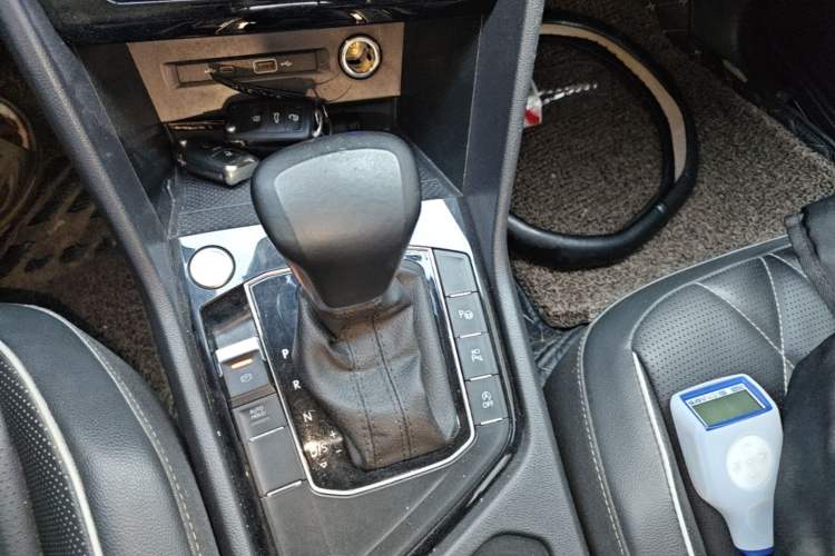 Used Volkswagen Tiguan L 2023 Restyled 330TSI Automatic Two-Wheel Drive R-Line Enhanced Comfort Version Gear Lever