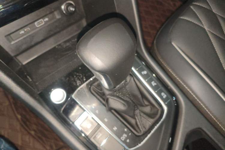 Used Volkswagen Tiguan L 2023 Restyled 330TSI Automatic Two-Wheel Drive R-Line Enhanced Comfort Version Gear Lever