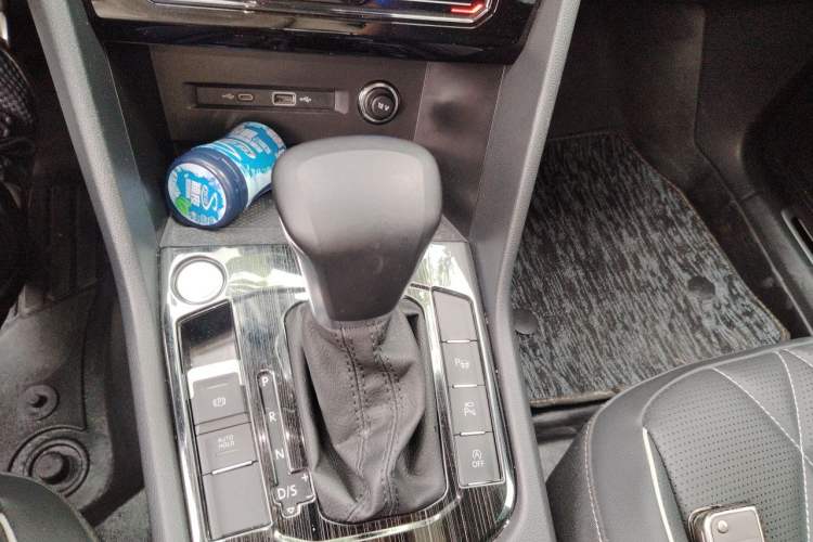 Used Volkswagen Tiguan L 2023 330TSI Automatic Two-Wheel Drive R-Line Enjoyment Edition Gear Lever