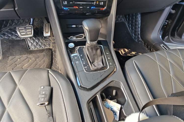 Used Volkswagen Tiguan L 2023 330TSI Automatic Two-Wheel Drive R-Line Enjoyment Edition Gear Lever