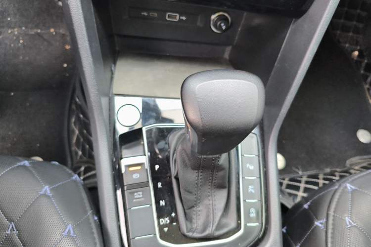Used Volkswagen Tiguan L 2023 330TSI Automatic Two-Wheel Drive R-Line Enjoyment Edition Gear Lever