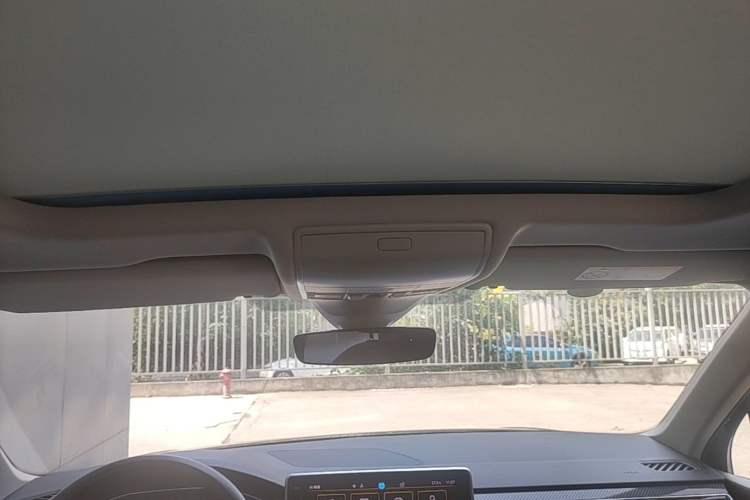 Used Volkswagen Tiguan L 2023 380TSI Automatic All-Wheel Drive R-Line Enhanced 7-Seater Headliner