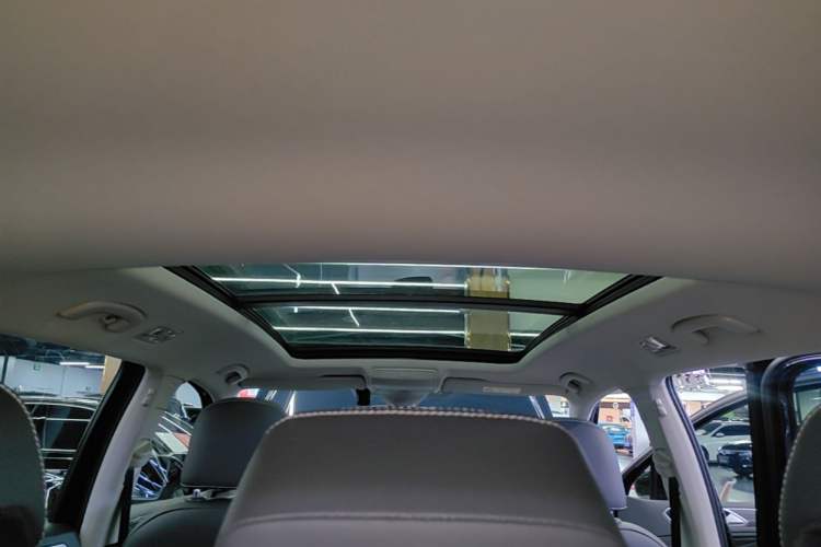 Used Volkswagen Tiguan L 2023 Restyled 330TSI Automatic Two-Wheel Drive R-Line Enhanced Comfort Version Headliner