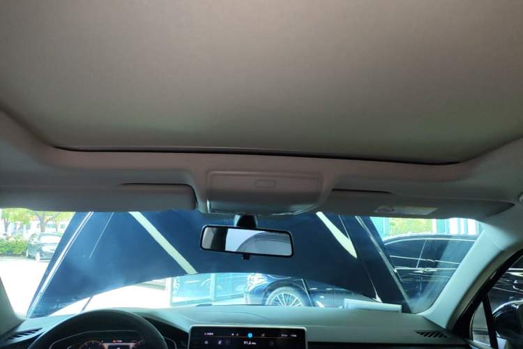 Used Volkswagen Tiguan L 2023 Revised Version 330TSI Automatic Two-Wheel Drive Smart Enjoyment Edition Headliner