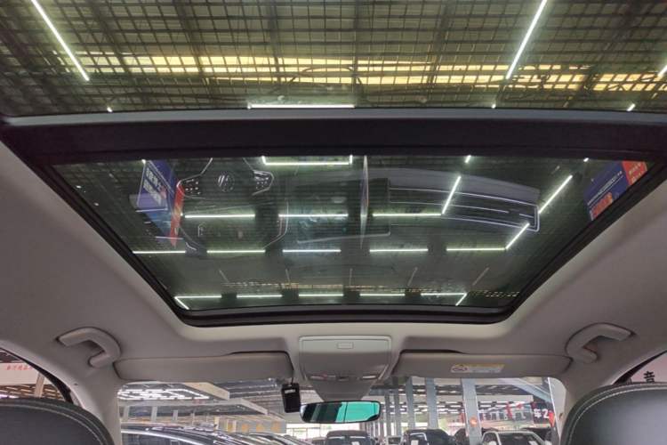 Used Volkswagen Tiguan L 2023 Restyled 330TSI Automatic Two-Wheel Drive R-Line Enhanced Comfort Version Headliner