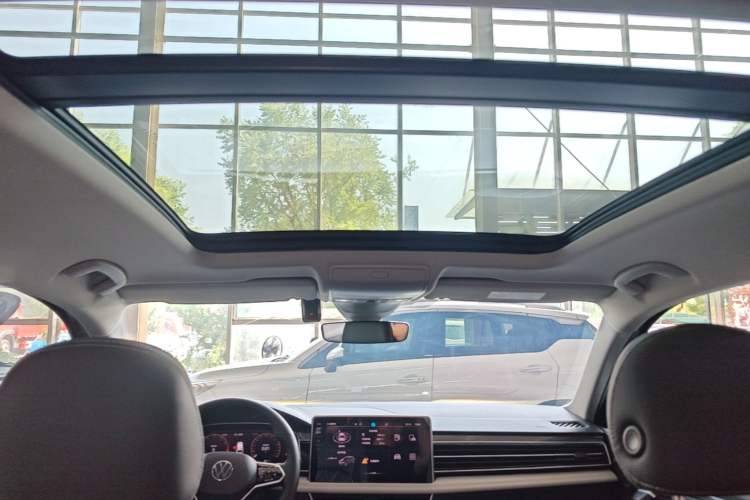 Used Volkswagen Tiguan L 2023 Restyled 330TSI Automatic Two-Wheel Drive R-Line Enhanced Comfort Version Headliner