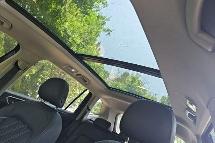 Used Volkswagen Tiguan L 2023 330TSI Automatic Two-Wheel Drive R-Line Enjoyment Edition Headliner