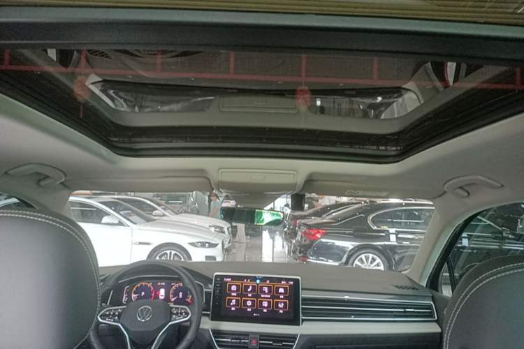 Used Volkswagen Tiguan L 2023 Restyled 330TSI Automatic Two-Wheel Drive R-Line Enhanced Comfort Version Headliner