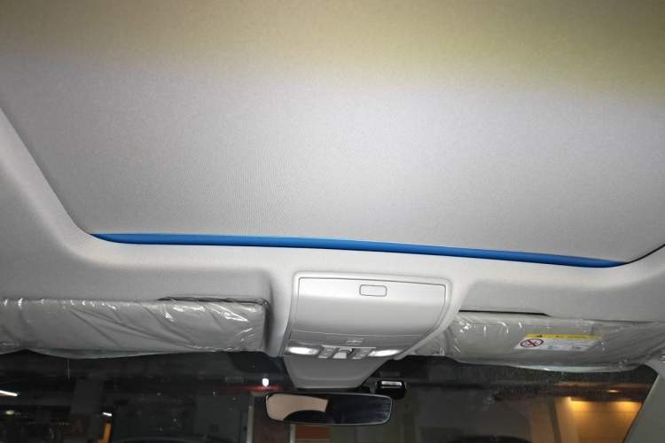 Used Volkswagen Tiguan L 2023 Restyled 330TSI Automatic Two-Wheel Drive R-Line Enhanced Comfort Version Headliner