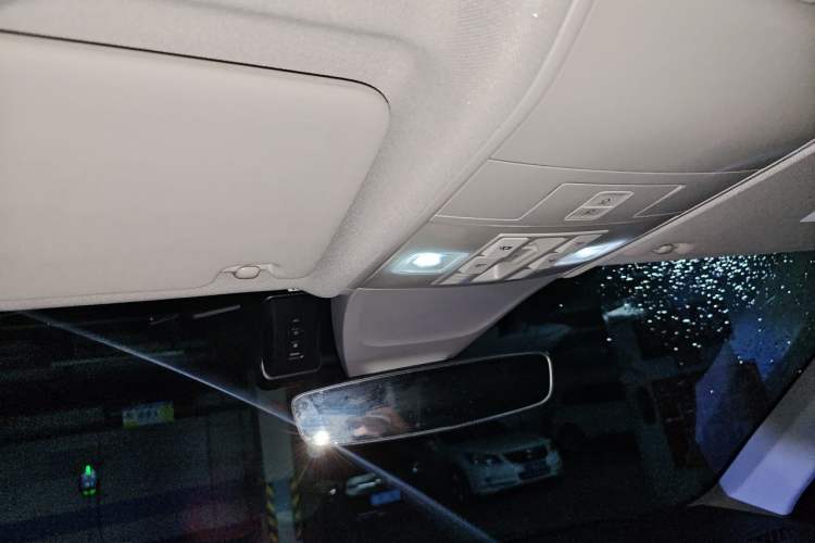 Used Volkswagen Tiguan L 2023 Restyled 330TSI Automatic Two-Wheel Drive R-Line Enhanced Comfort Version Headliner