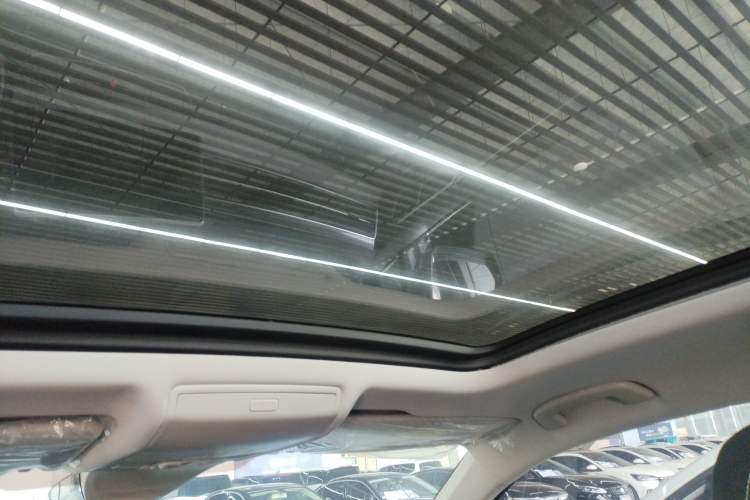 Used Volkswagen Tiguan L 2023 Restyled 330TSI Automatic Two-Wheel Drive R-Line Enhanced Comfort Version Headliner