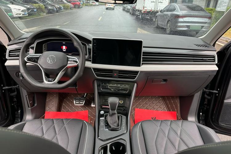 Used Volkswagen Tiguan L 2023 Restyled 330TSI Automatic Two-Wheel Drive R-Line Enhanced Comfort Version Interior 1