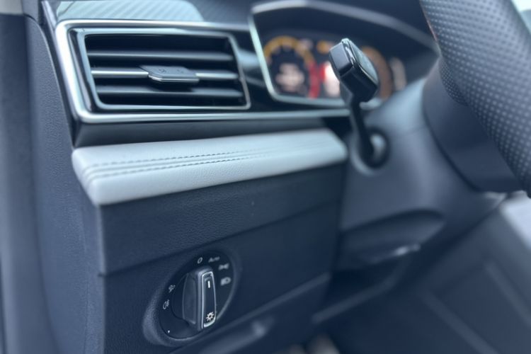 Used Volkswagen Tiguan L 2023 Restyled 330TSI Automatic Two-Wheel Drive R-Line Enhanced Comfort Version Interior 1