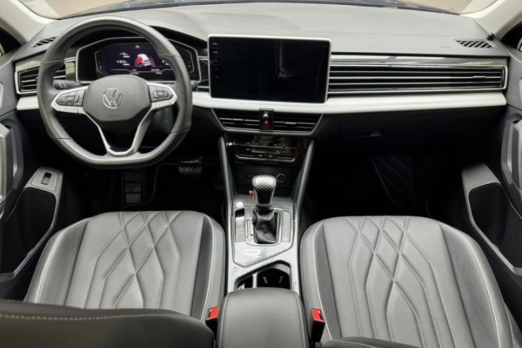 Used Volkswagen Tiguan L 2023 Revised Version 330TSI Automatic Two-Wheel Drive Smart Enjoyment Edition Interior 1