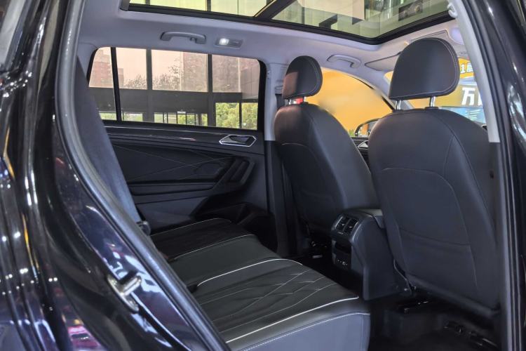 Used Volkswagen Tiguan L 2023 330TSI Automatic Two-Wheel Drive R-Line Enjoyment Edition Interior 10