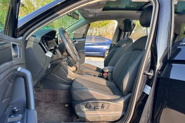 Used Volkswagen Tiguan L 2023 280TSI Automatic Two-Wheel Drive Trendy Innovation Limited Edition Interior 2