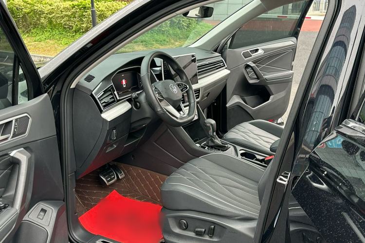 Used Volkswagen Tiguan L 2023 Restyled 330TSI Automatic Two-Wheel Drive R-Line Enhanced Comfort Version Interior 2
