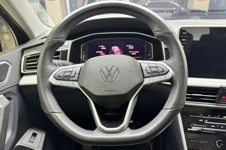 Used Volkswagen Tiguan L 2023 Revised Version 330TSI Automatic Two-Wheel Drive Smart Enjoyment Edition Interior 2