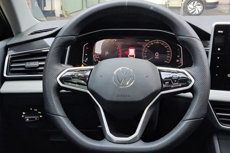 Used Volkswagen Tiguan L 2023 280TSI Automatic Two-Wheel Drive Trendy Innovation Limited Edition Interior 2