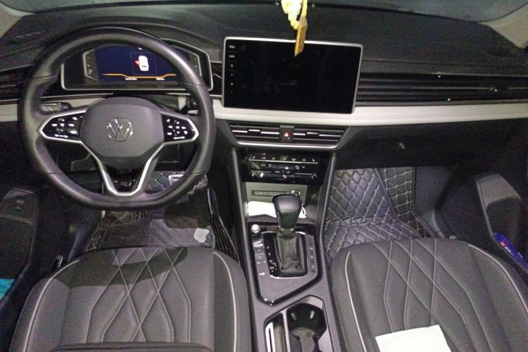 Used Volkswagen Tiguan L 2023 330TSI Automatic Two-Wheel Drive R-Line Enjoyment Edition Interior 2