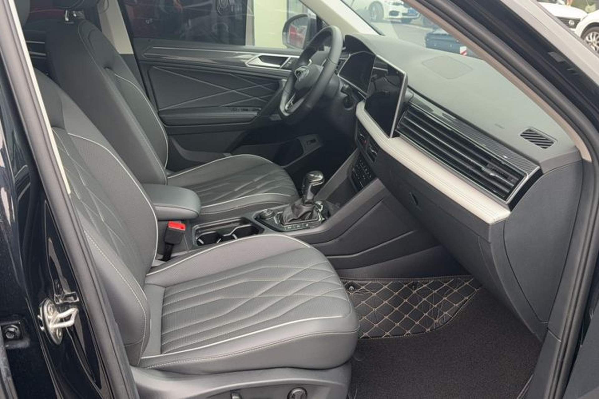 Used Volkswagen Tiguan L 2023 Facelifted 380TSI Automatic All-Wheel Drive R-Line Plus Version 7-Seater Interior 2