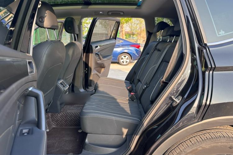 Used Volkswagen Tiguan L 2023 280TSI Automatic Two-Wheel Drive Trendy Innovation Limited Edition Interior 3