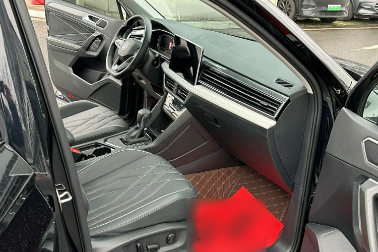 Used Volkswagen Tiguan L 2023 Restyled 330TSI Automatic Two-Wheel Drive R-Line Enhanced Comfort Version Interior 3