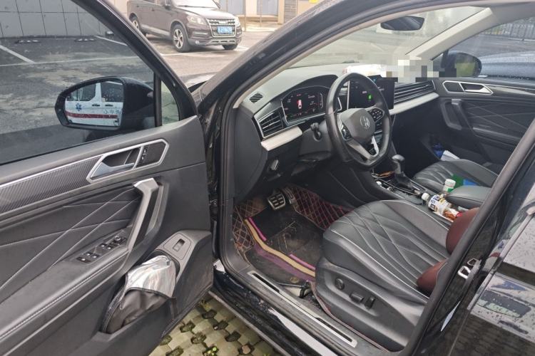 Used Volkswagen Tiguan L 2023 330TSI Automatic Two-Wheel Drive R-Line Enjoyment Edition Interior 3