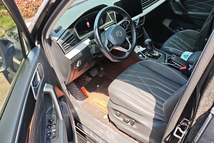 Used Volkswagen Tiguan L 2023 330TSI Automatic Two-Wheel Drive Smart Edition Interior 3