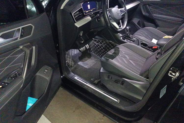 Used Volkswagen Tiguan L 2023 330TSI Automatic Two-Wheel Drive R-Line Enjoyment Edition Interior 3
