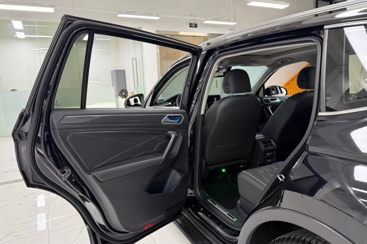 Used Volkswagen Tiguan L 2023 Restyled 330TSI Automatic Two-Wheel Drive R-Line Enhanced Comfort Version Interior 3