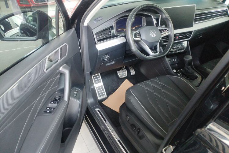 Used Volkswagen Tiguan L 2023 Restyled 330TSI Automatic Two-Wheel Drive R-Line Enhanced Comfort Version Interior 3