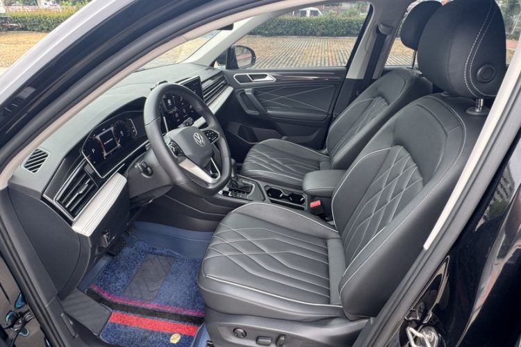 Used Volkswagen Tiguan L 2023 300TSI Automatic Two-Wheel Drive Smart Edition Interior 3