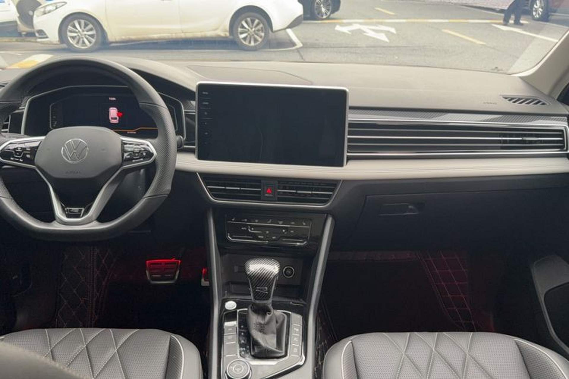 Used Volkswagen Tiguan L 2023 Facelifted 380TSI Automatic All-Wheel Drive R-Line Plus Version 7-Seater Interior 3